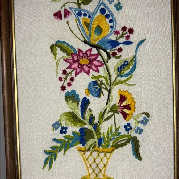 Vtg Framed Crewel Embroidery Flowers Floral Bouquet Needlework Art on Linen